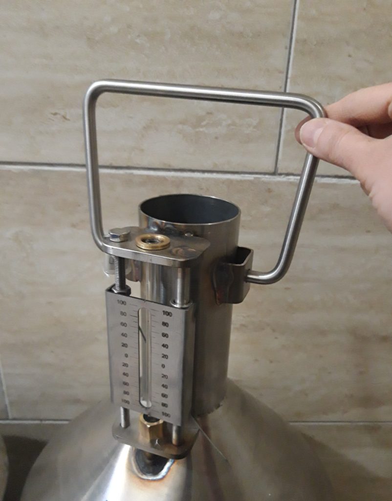 ظرف پیمانه مدرج سوخت جایگاه سوخت مایع
